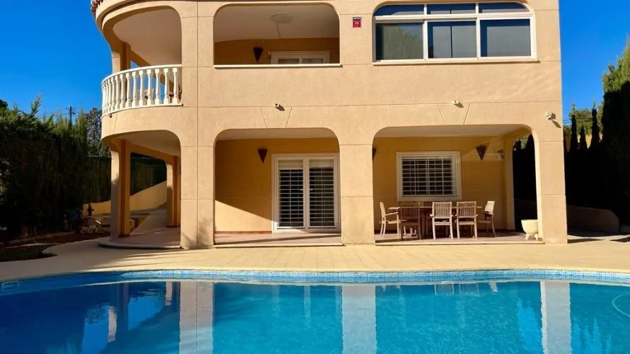 Villa de 4 chambres à Torrevieja, Spain No. 923