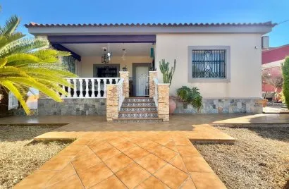 Villa de 3 chambres à Torrevieja, Spain No. 1266