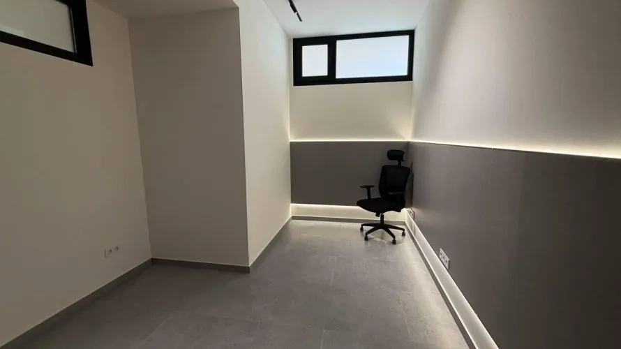 Office de 360m² à Valencia, Espagne No. 1365 № 12