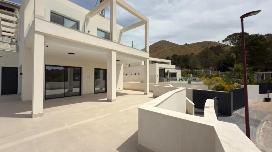 Villa de 7 chambres à Finestrat, Espagne No. 936 № 1