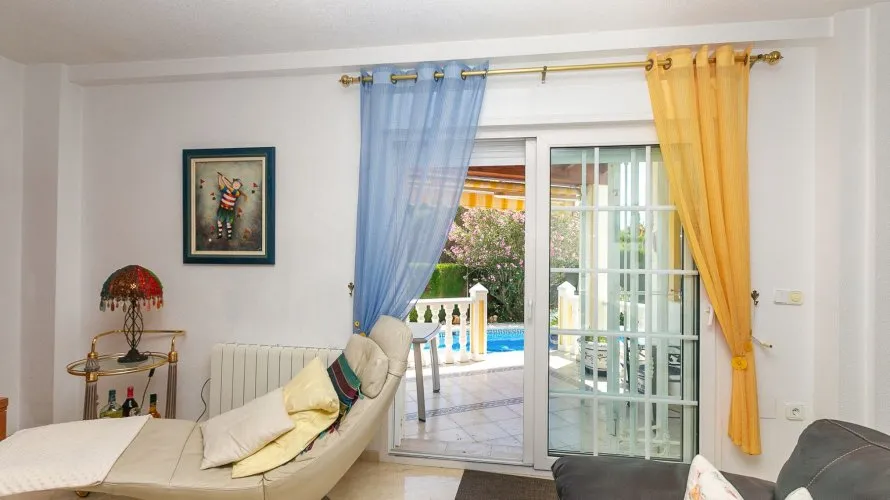 Villa de 194m² à Alicante, Espagne No. 1545 № 4