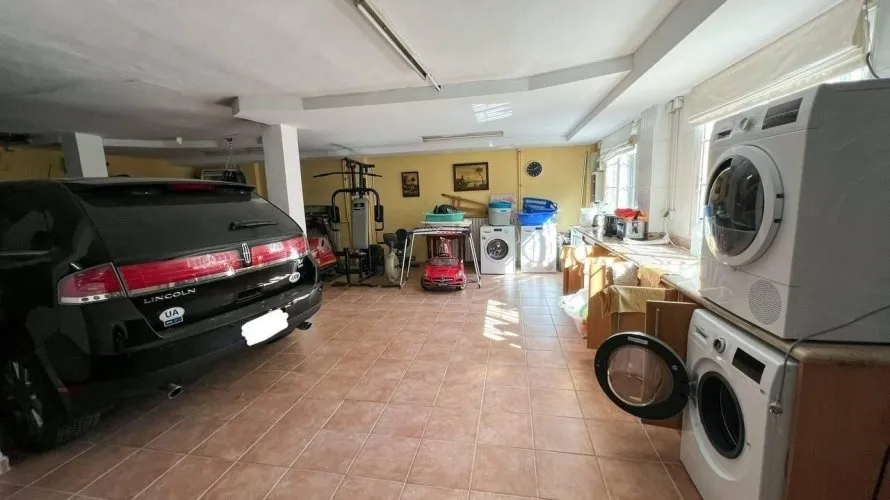 Apartment de 4 chambres à Manises, Spain No. 1447