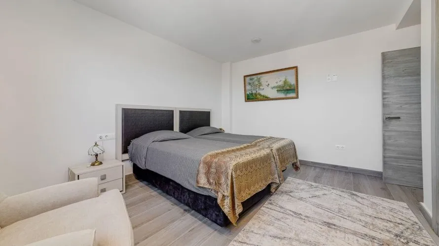 Villa de 461m² à Torrevieja, Spain No. 1356 № 12