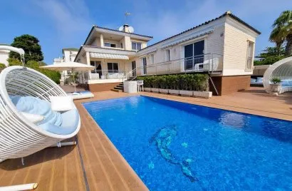 Villa de 239m² à Torrevieja, Espagne No. 961