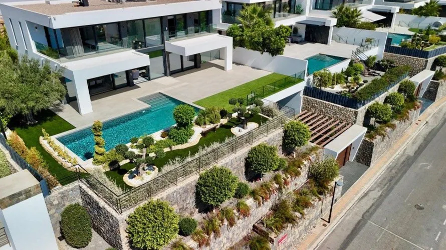 Villa de 890m² à Benidorm, Spain No. 1312 № 1