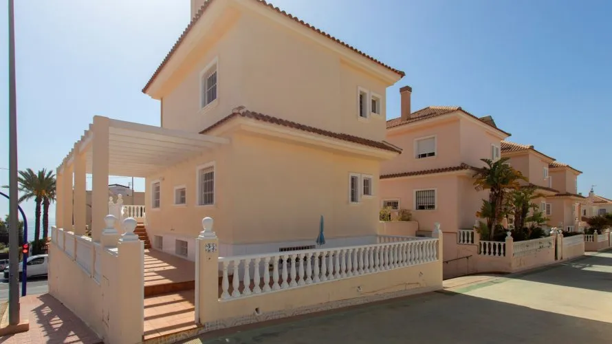Villa de 180m² à Torrevieja, Espagne No. 1587 № 23