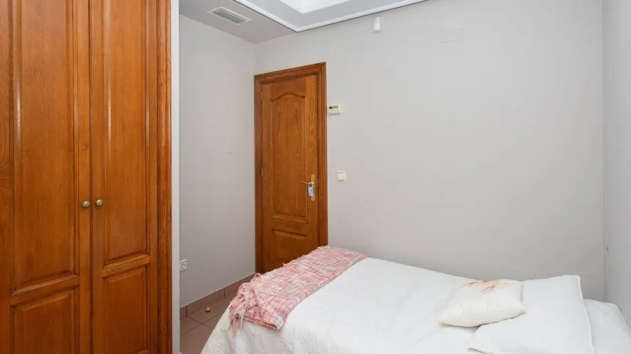 Villa de 180m² à Torrevieja, Espagne No. 1587 № 14