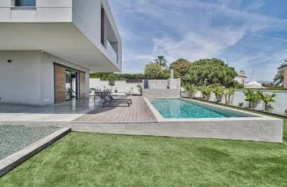Villa de 5 chambres à Alicante, Espagne No. 1599