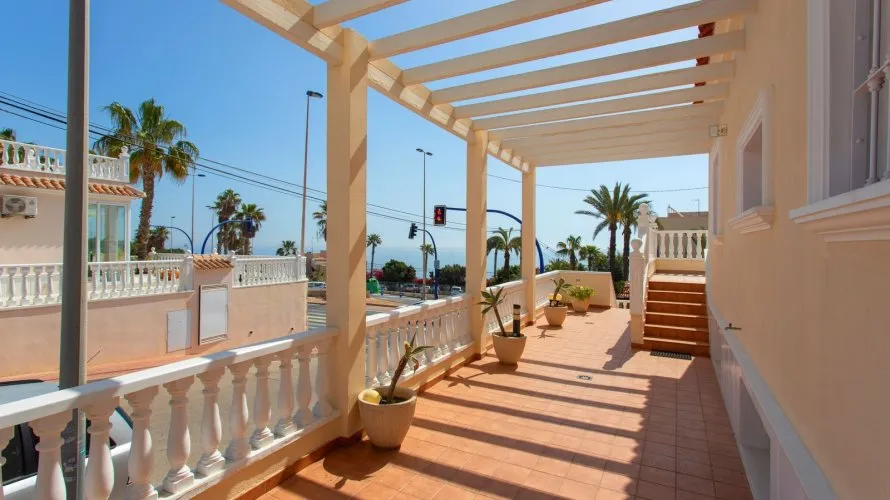 Villa de 180m² à Torrevieja, Espagne No. 1587 № 26