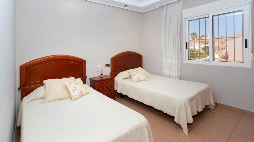 Villa de 180m² à Torrevieja, Espagne No. 1587 № 5