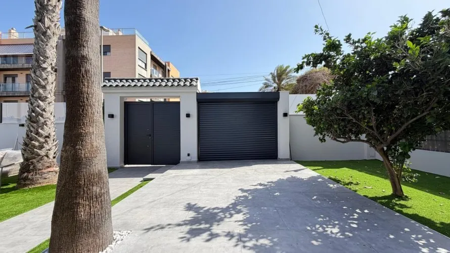 Villa de 4 chambres à Torrevieja, Espagne No. 1686 № 6