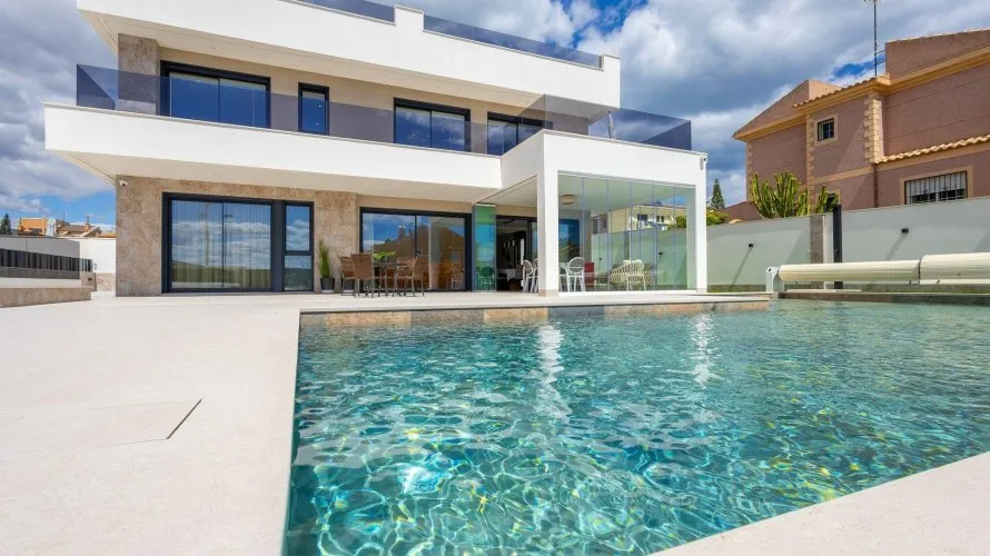 Villa de 234m² à Torrevieja, Espagne No. 1726 № 4