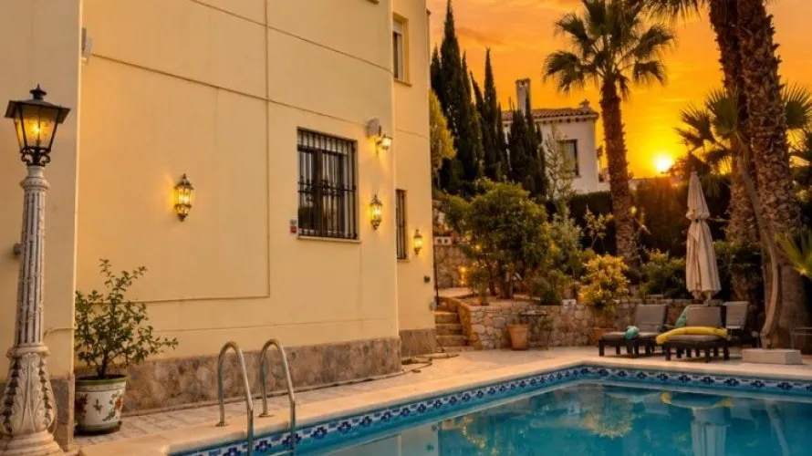 Villa de 220m² à Alicante, Espagne No. 1747
