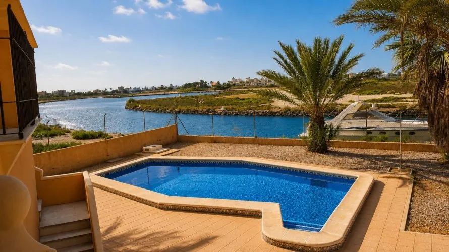Villa de 3 chambres à La Manga del Mar Menor, Espagne No. 1721 № 1