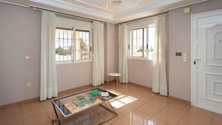 Villa de 180m² à Torrevieja, Espagne No. 1727 № 19