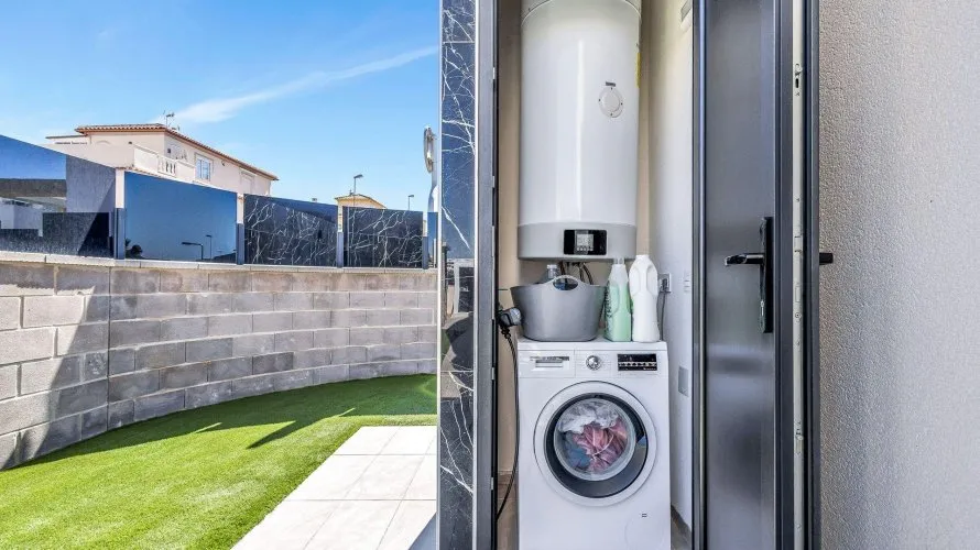 Villa de 120m² à Torrevieja, Espagne No. 1725