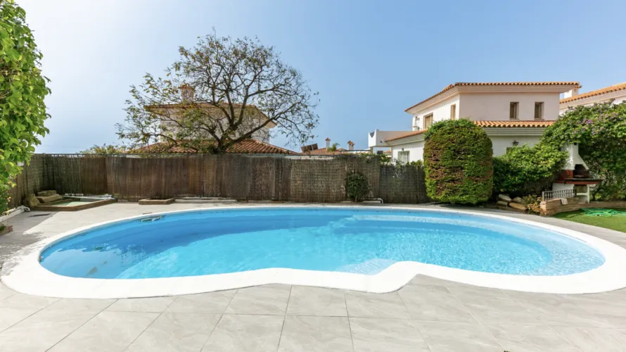 4 bedrooms house for sale , Fuengirola, Spain No. 609 № 3