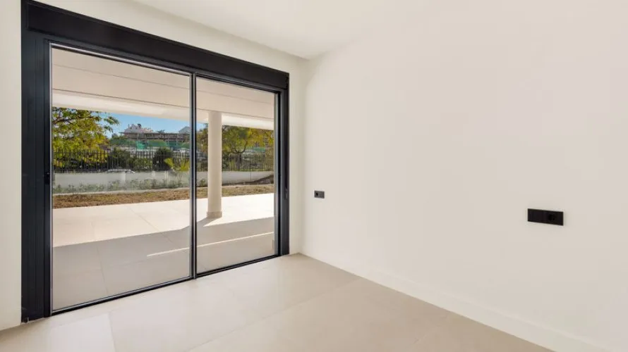 2 bedrooms apartment for sale , Estepona, Spain No. 275 № 11