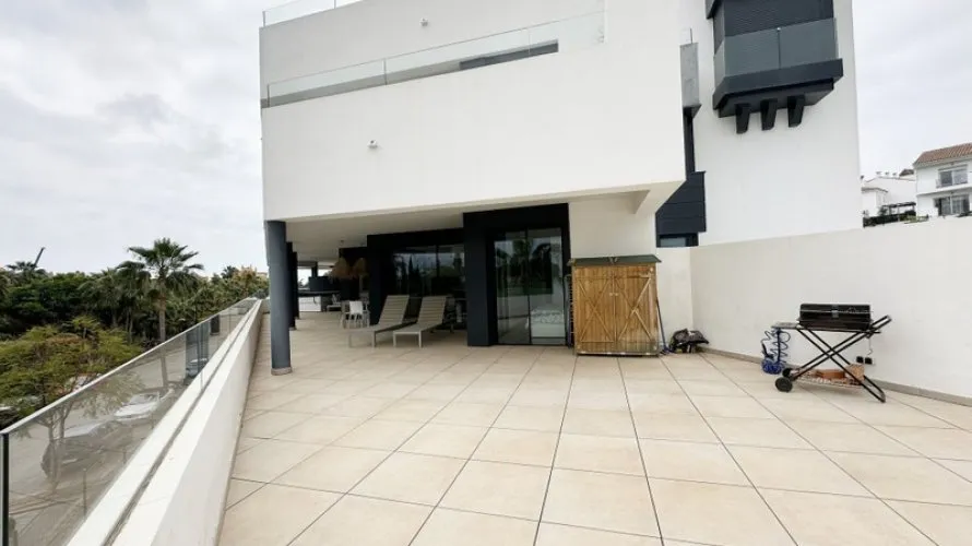 3 bedrooms apartment for sale , Estepona, Spain No. 536 № 25