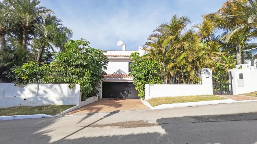 4 bedrooms villa for sale , Marbella, Spain No. 206 № 13