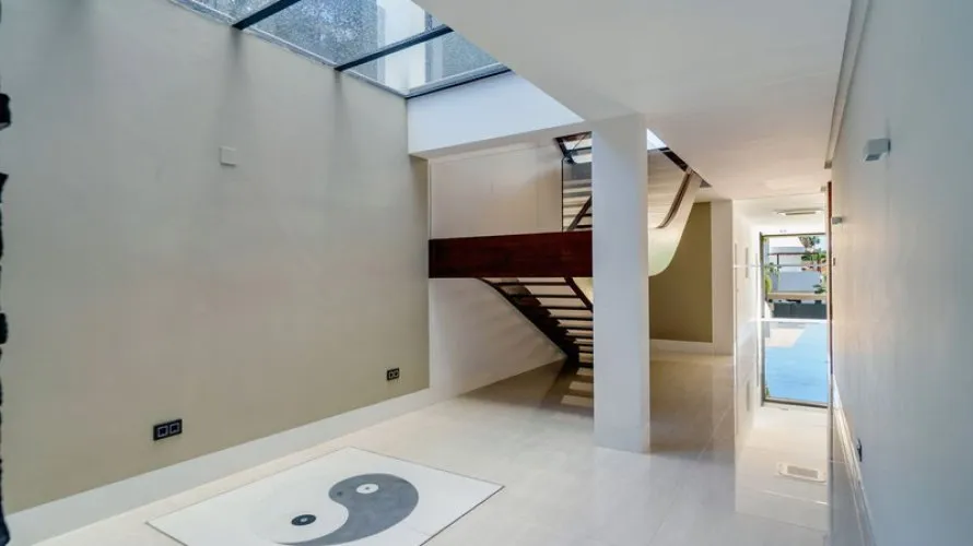 6 bedrooms villa for sale , Nueva Andalucia, Spain No. 248 № 1