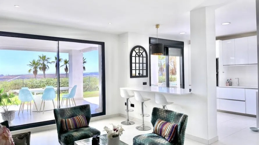 3 bedrooms apartment for sale , Estepona, Spain No. 539 № 4