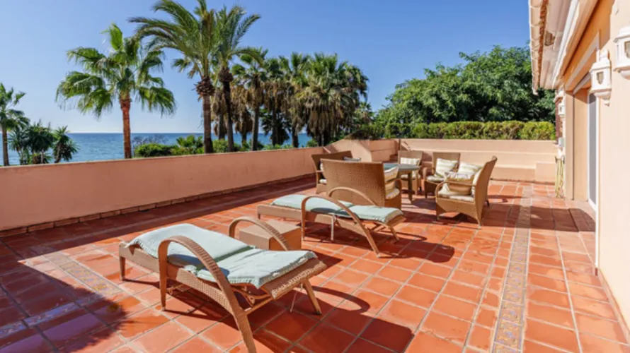 9 bedrooms house for sale , Estepona, Spain No. 396 № 7