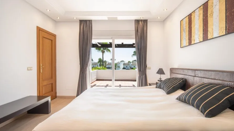 3 bedrooms townhouse for sale , Estepona, Spain No. 95 № 7
