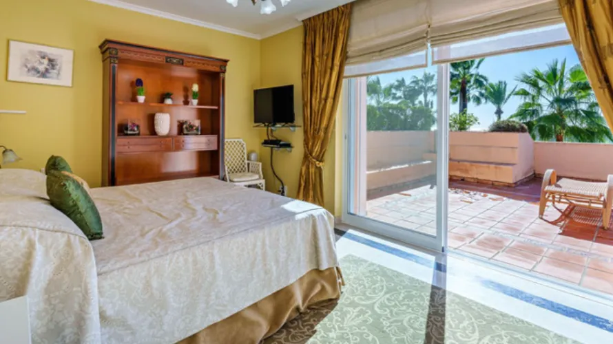 9 bedrooms house for sale , Estepona, Spain No. 396 № 20