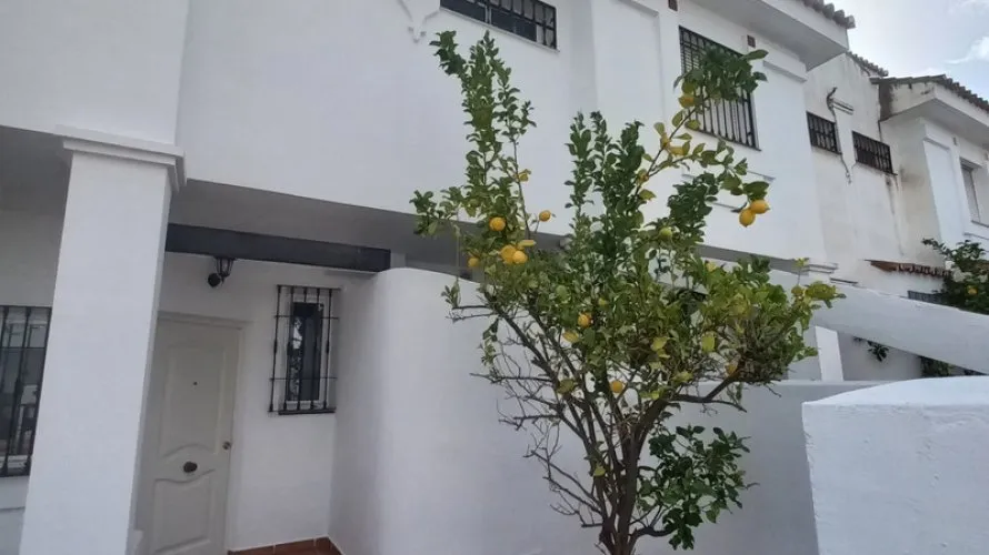 5 bedrooms townhouse for sale , Nueva Andalucia, Spain No. 283 № 17
