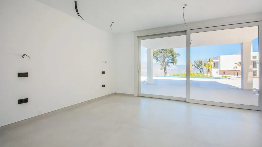 4 bedrooms villa for sale , Marbella, Spain No. 157 № 12