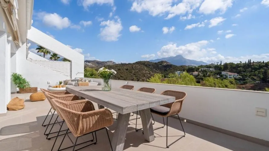 3 bedrooms apartment for sale , La Quinta, Spain No. 485 № 7