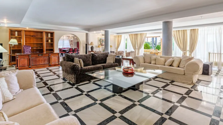9 bedrooms house for sale , Estepona, Spain No. 396 № 4