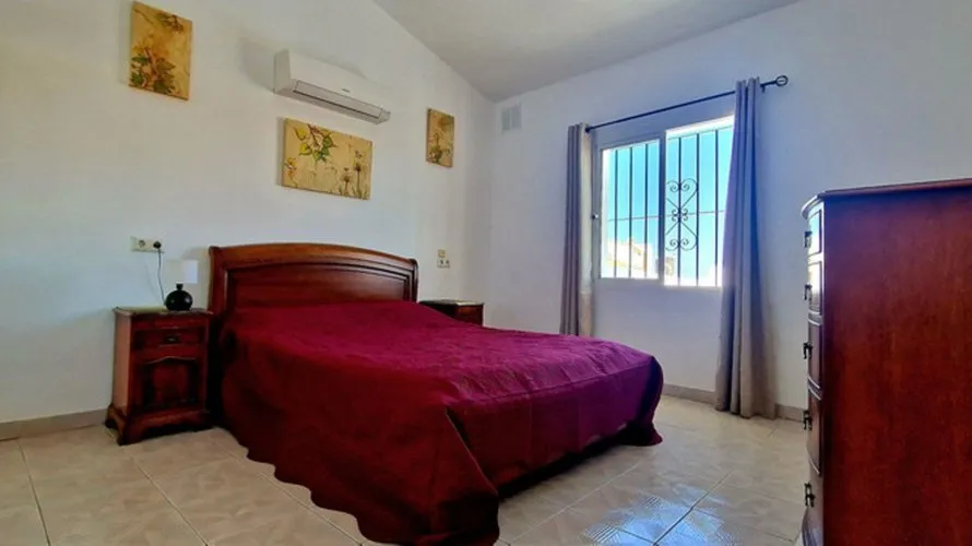 4 bedrooms villa for sale , Fuengirola, Spain No. 395 № 14