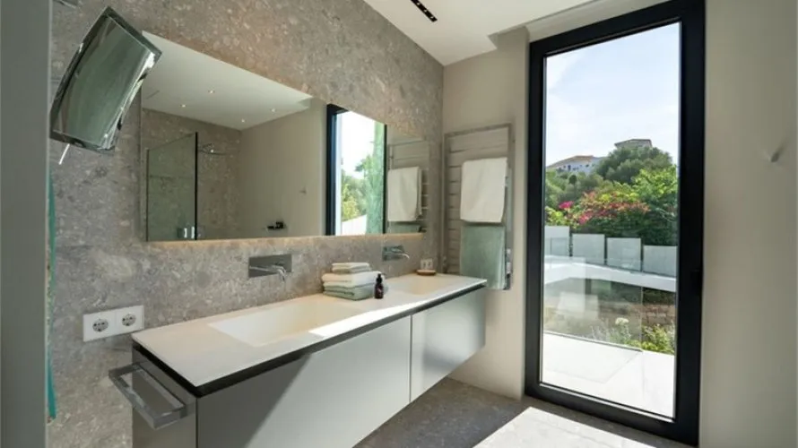 6 bedrooms villa for sale , La Quinta, Spain No. 467 № 22