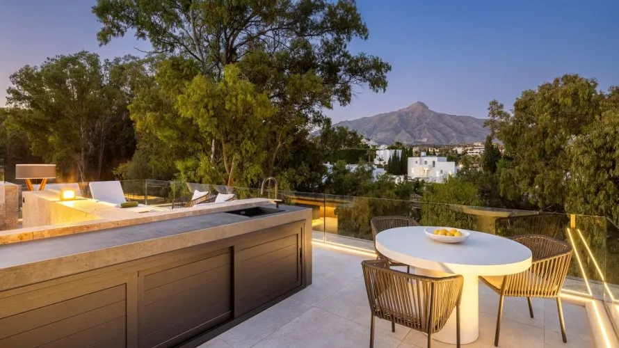 6 bedrooms house for sale , Nueva Andalucia, Spain No. 477 № 7