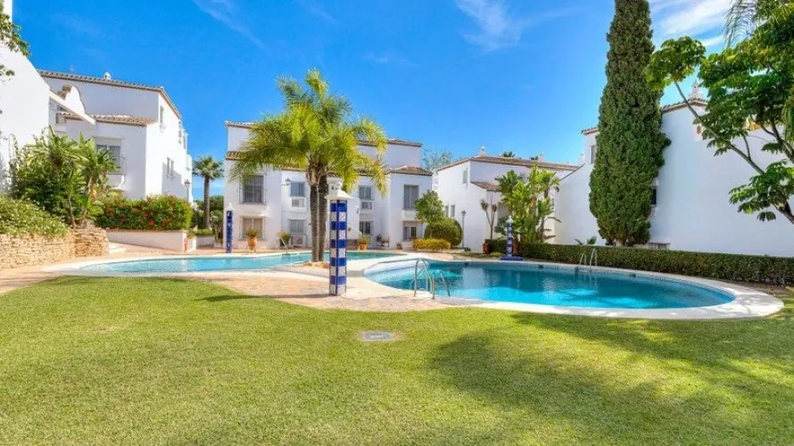 2 bedrooms apartment for sale , Marbella, Spain No. 553 № 17