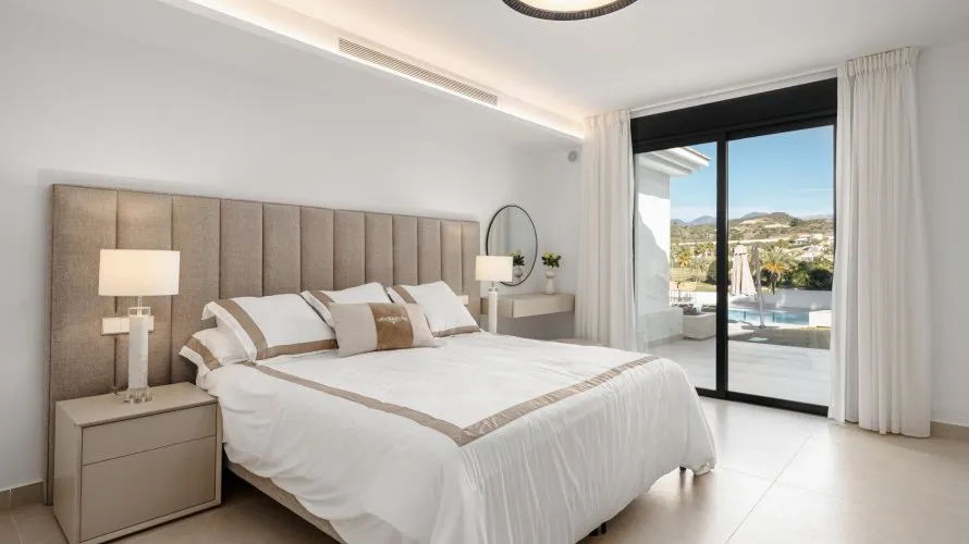 5 bedrooms villa for sale , Nueva Andalucia, Spain No. 160 № 8