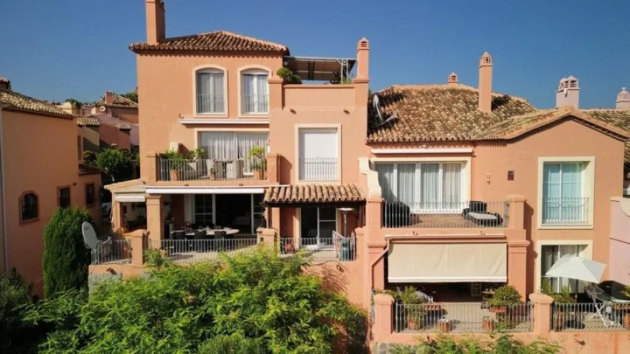 2 bedrooms apartment for sale , La Quinta, Spain No. 576 № 27