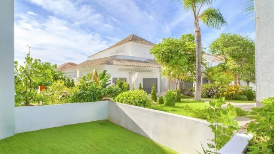 5 bedrooms villa for sale , Marbella, Spain No. 527 № 1