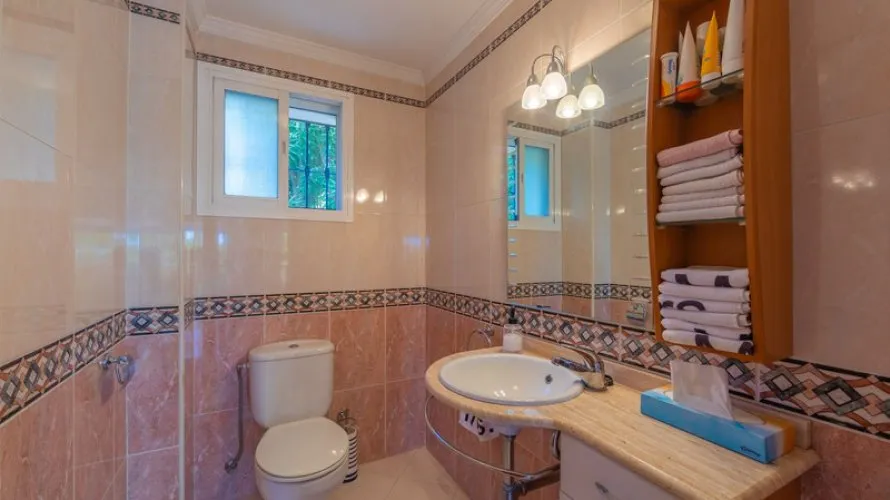 4 bedrooms villa for sale , Las Lagunas, Spain No. 475 № 9