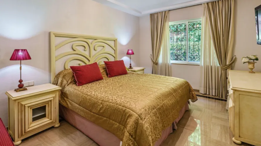 9 bedrooms house for sale , Estepona, Spain No. 396 № 13