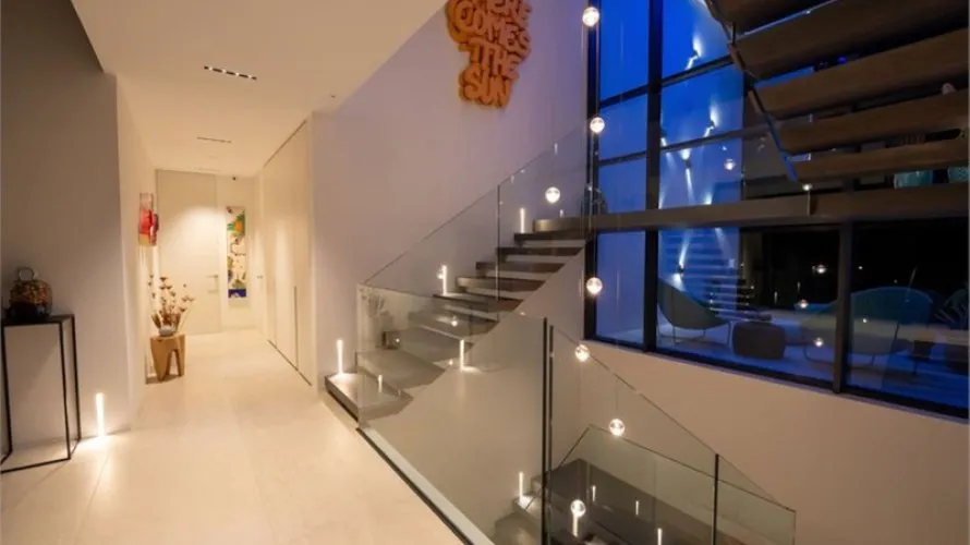 6 bedrooms villa for sale , La Quinta, Spain No. 467 № 16