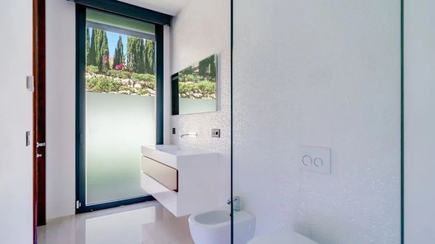 6 bedrooms villa for sale , Nueva Andalucia, Spain No. 248 № 2