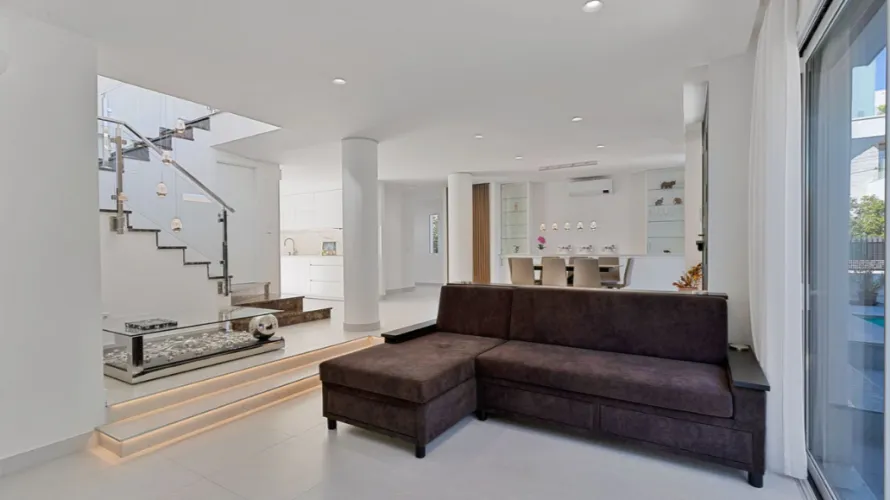 6 bedrooms villa for sale , Cortes (San Pedro De Alcantara), Spain No. 577 № 10
