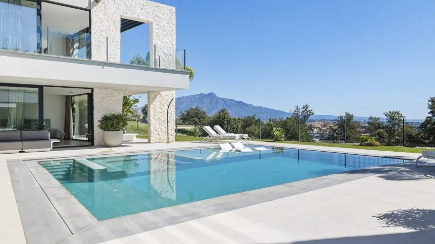 5 bedrooms house for sale , Benahavis, Spain No. 612