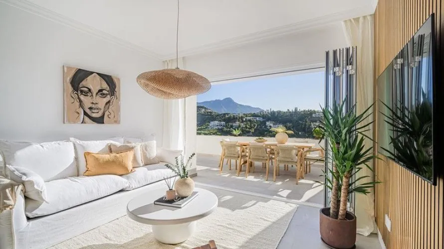 4 bedrooms apartment for sale , La Quinta, Spain No. 329 № 2