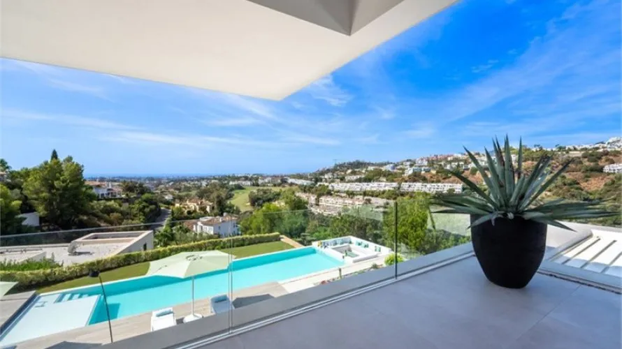6 bedrooms villa for sale , La Quinta, Spain No. 467 № 28