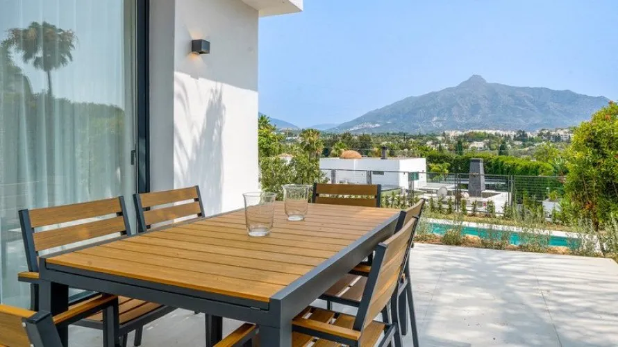 5 bedrooms villa for sale , Nueva Andalucia, Spain No. 379