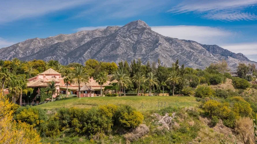 8 bedrooms villa for sale , Nueva Andalucia, Spain No. 390 № 25
